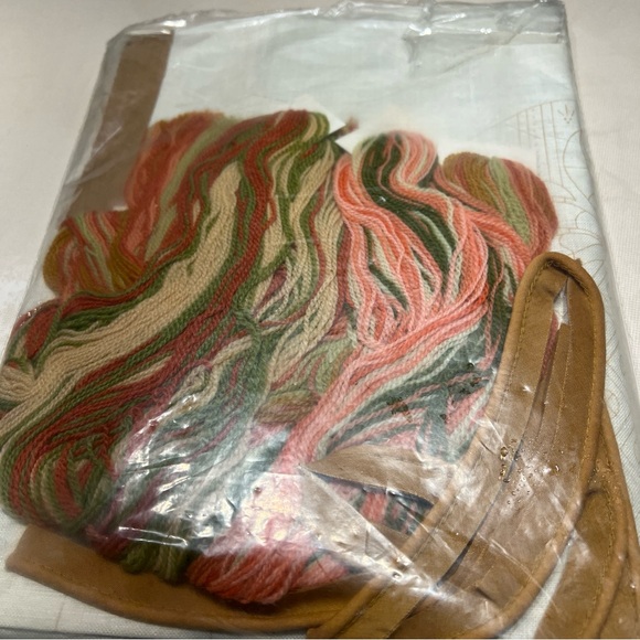 Elsa Williams creative crewelwork kit, Welcome - Picture 3 of 4